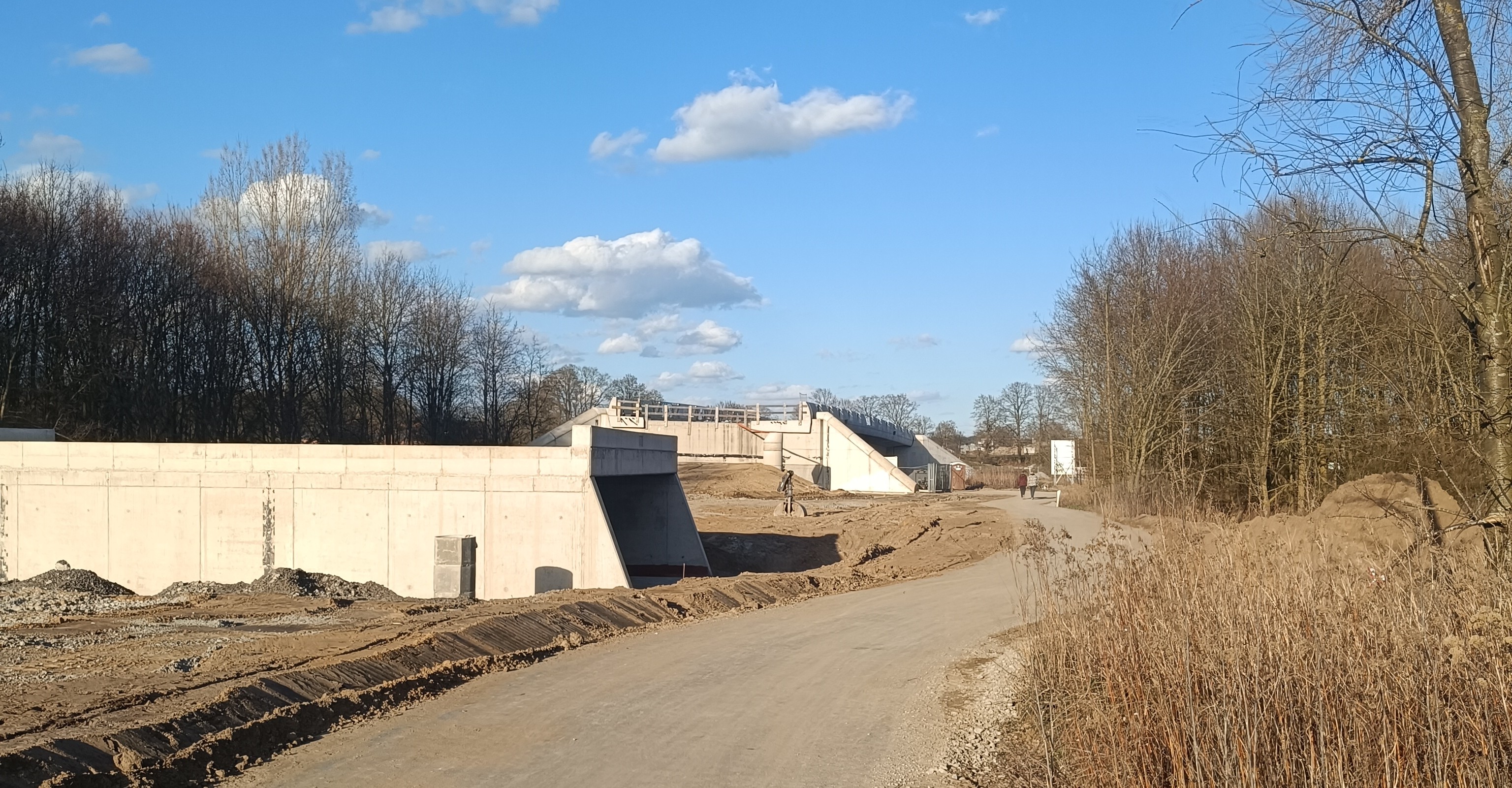 Die Emsbr�cke und das Fluttor warten auf die weiteren Bauarbeiten